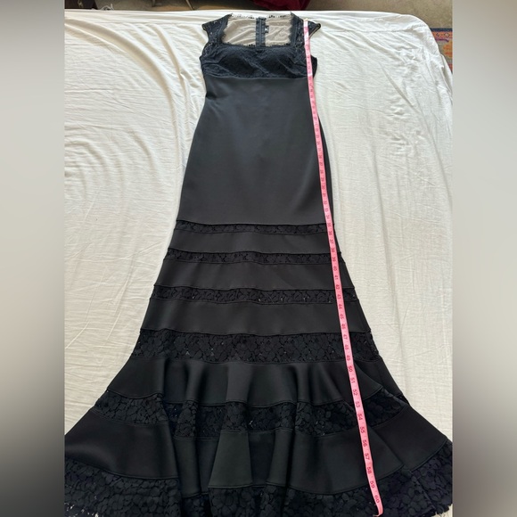 STUNNING MATTE JERSEY BLACK SQUARE NECK GOWN W/LACE INSERTS SZ 6 MINT CONDITION - Picture 5 of 9